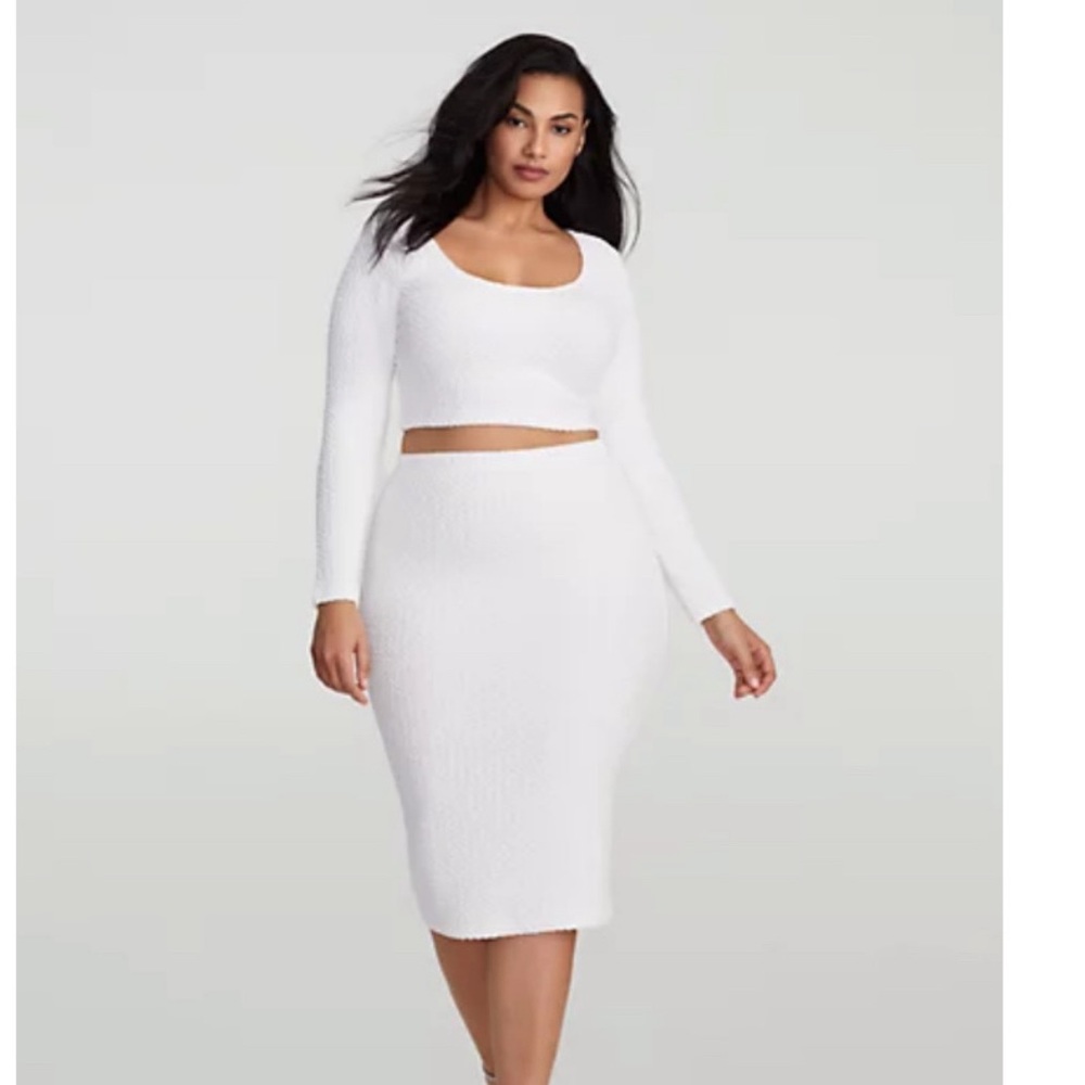 NWOT never worn Fashion to Figurex Gabrielle Union skirt set, white, size 4x.